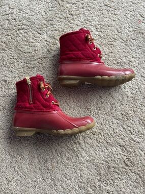 Sperry Women's Saltwater Quilted Nylon Duck Boots in red